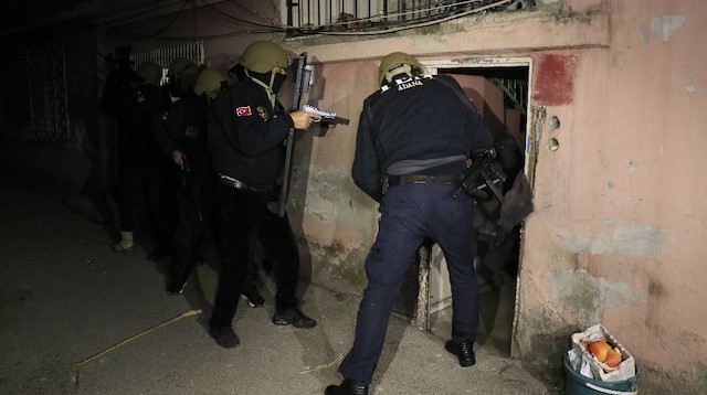 Özel timden DEAŞ operasyonu: Kapılar kırıldı 9 kişi gözaltına alındı