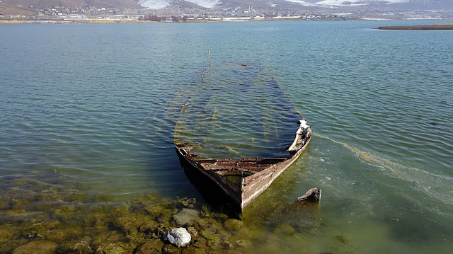 Sunken ship comes to light in massive Turkish lake