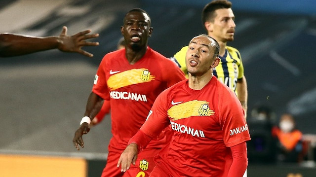 Umut Bulut bu sezon Süper Lig'de çıktığı 19 maçta 2 gol attı.