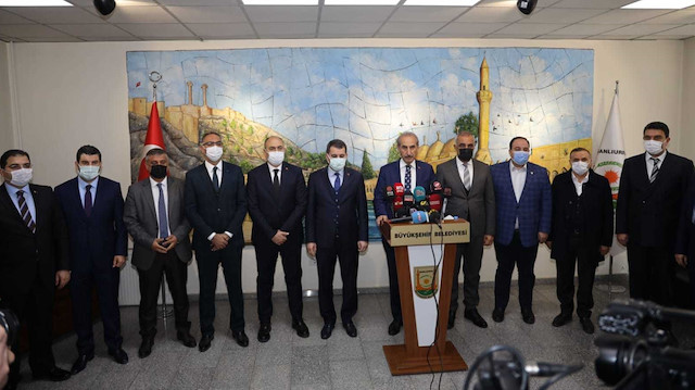 ​Belediye başkanları, Şanlıurfa Belediye Başkanı Beyazgül'e destek açıklamasında bulundu.