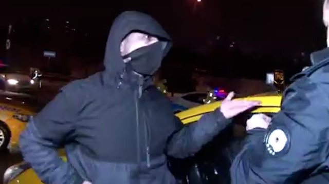 Müşterileri rahatsız eden koku taksiciyi ele verdi: Takside uyuşturucu madde bulundu