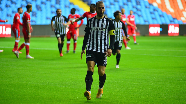 Yeni Adana Stadyumu'nun ilk maçını Altay kazandı. Yeni statta atılan ilk golü de rakip takım oyuncusu Marco Paixao attı.