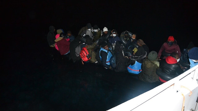 Harekete geçen ekipler, Yunanistan unsurlarınca Türk kara sularına itilen 36 kaçak göçmeni kurtardı.