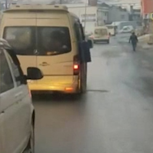 Arnavutköyde tıklım tıklım dolu olan minibüs Pes dedirtti
