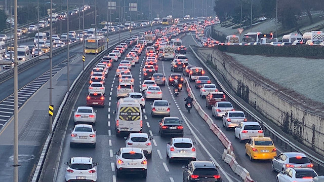 Kısıtlama sonrası 15 Temmuz Şehitler Köprüsü'nde trafik yoğunluğu görüntülendi