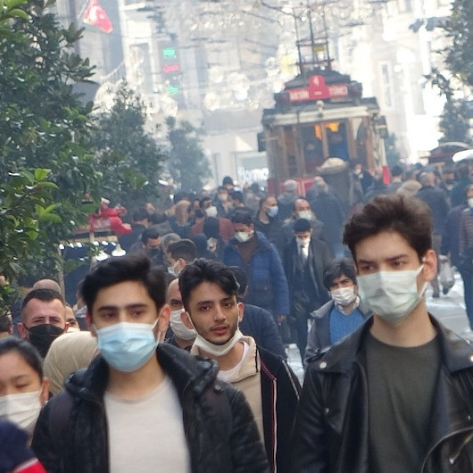 Güneşi gören Taksim’e akın etti