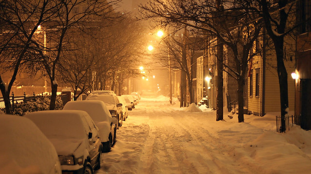 Kışın susturduğu sokak