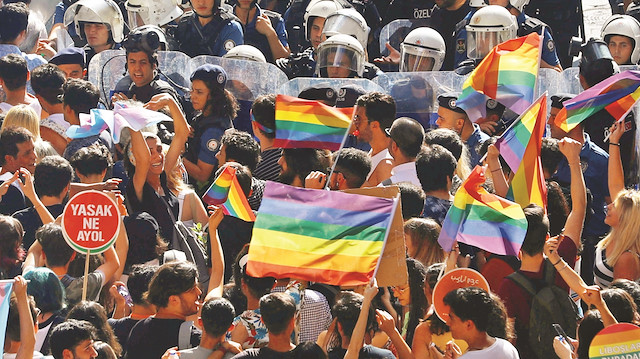 Türkiye’de topluma eşcinselliği dayatan LGBTİ derneklerine Batı’dan milyon dolarlar yağmış.