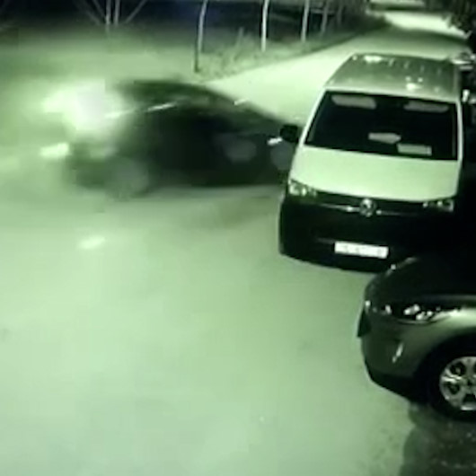 Bursada park halindeki otomobile böyle çarptı