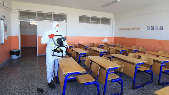 Pamukkale'de tüm okullarda dezenfekte çalışması gerçekleştirildi.