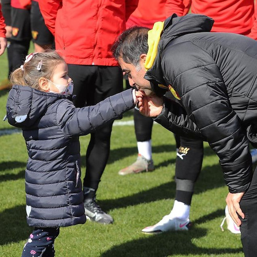 Ayda bebekten Göztepe antrenmanına sürpriz ziyaret