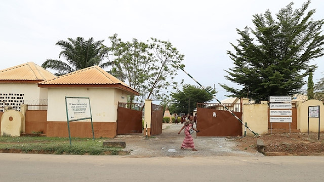 Arşiv - Nijerya'da silahlı kişilerin düzenlediği saldırıda yüzlerce kız öğrenci kaçırıldı. 