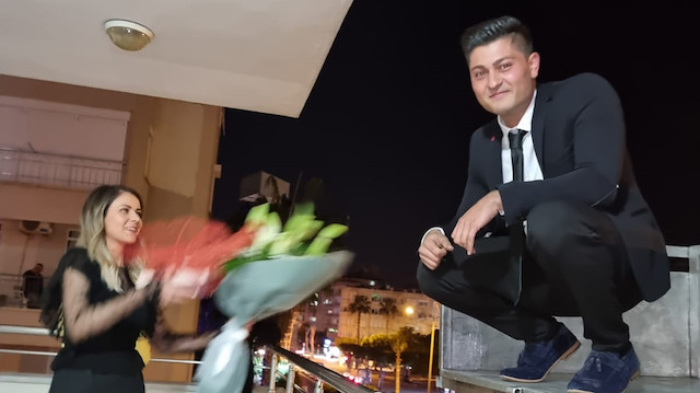 Kız isteyeceği eve eşya taşıma asansörüyle balkondan girdi