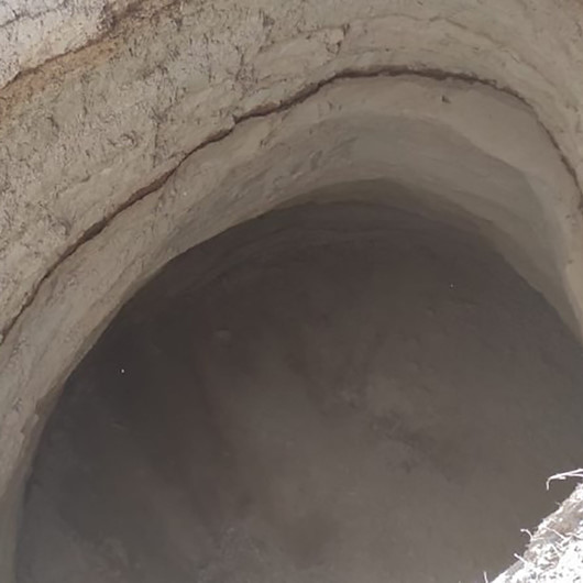 Konyada büyük bir gürültüyle çöken toprak paniğe neden oldu: 40 metre derinliğinde obruk oluştu
