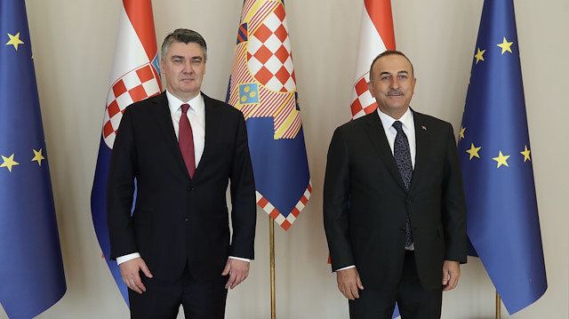 تشاووش أوغلو يلتقي الرئيس الكرواتي في زغرب