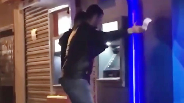 Çaldıkları paraları halay çekerek ATM'ye yüklediler