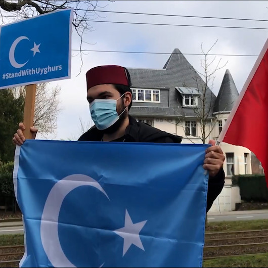 Çinin Brüksel Büyükelçiliği önünde Uygur Türklerine uygulanan zulüm protesto edildi