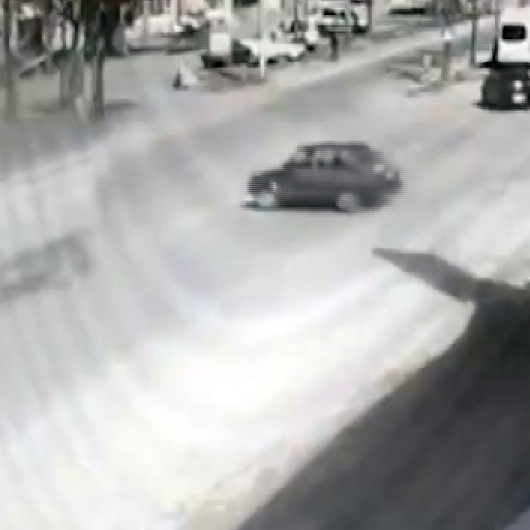 Konyada kısıtlamada otomobiliyle drift yapan maganda kamerada