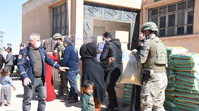 منظمات تركية تقدم مساعدات لـ480 عائلة شمالي سوريا