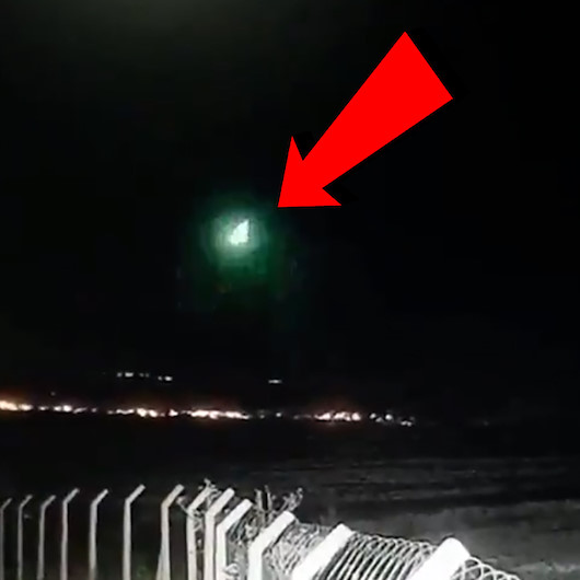 Işık saçarak atmosfere giren meteor Türkiyenin birçok ilinden görüldü