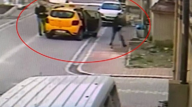 Esenyurt'ta taksiciyi gasp eden zanlı kamerada