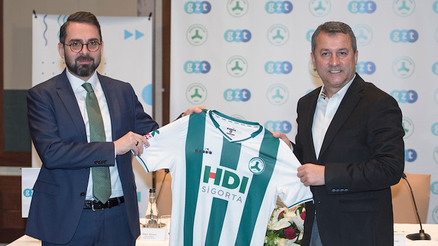 Albayrak Medya Dijital Genel Müdürü Ömer Karaca (solda) ile Giresunspor Başkanı Hakan Karaahmet.