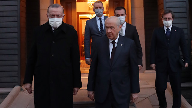 Cumhurbaşkanı Erdoğan MHP lideri Bahçeli'yi evinde ziyaret etti.