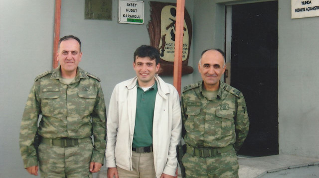 Selçuk Bayraktar (ortada), Şehit Korgeneral Osman Erbaş (sağda)