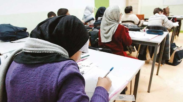 İzmir'de başörtülü öğrenciyi okula almayan öğretmene soruşturma