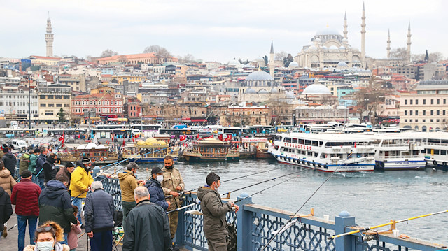 İstanbul’da uzun sürenin ardından sokağa çıkma kısıtlamasının uygulanmadığı ilk cumartesi günü, çok sayıda kişi sahillere akın etti.