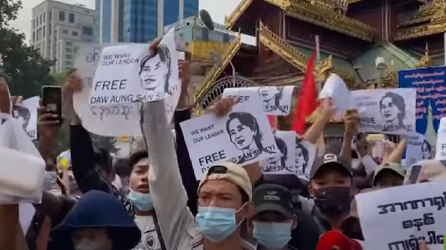 ميانمار.. تواصل المظاهرات عقب حملة مداهمات ليلية