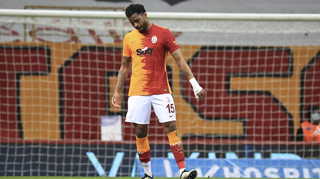 Sivasspor maçında sakatlanan Donk, 50. dakikada yerini Luyindama'ya bırakmıştı.