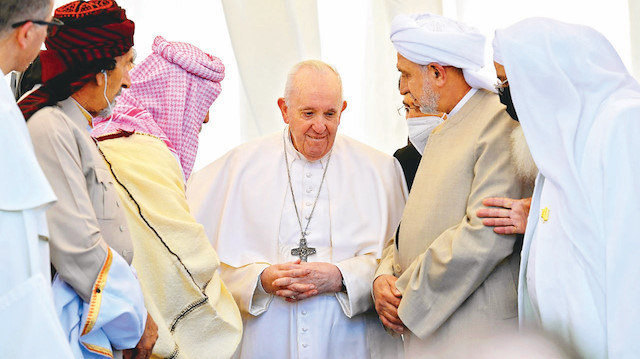 Papa Francis, tarihi Ur şehrinde Iraklı dini grupların temsilcileriyle bir araya geldi.
