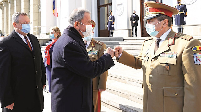Akar’ın Romanya Savunma Bakanı Nicolae Ionel Ciuca ile görüşmesinde FETÖ ile ortak mücadele ve askeri işbirliği konuları ele alındı.
