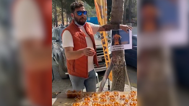 Belhanda'nın takımdan ayrıldığını duyan Galatasaraylı taraftar lokma dağıttı