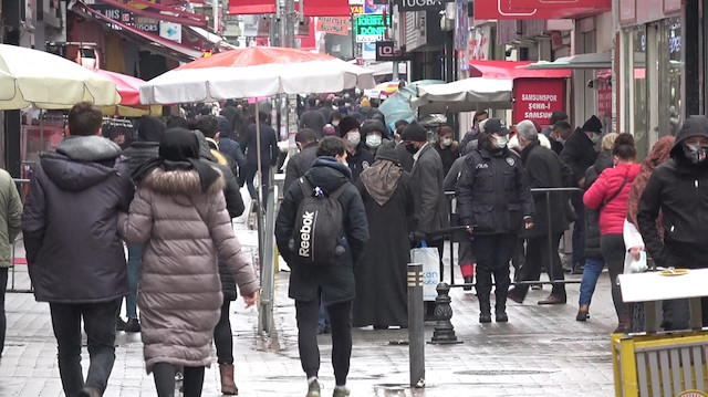 27 Şubat-5 Mart tarihlerinde 100 bin nüfusta vaka sayısı en fazla olan ve 'Çok yüksek riskli' iller kategorisinde ilk sıralarda yer alan Samsun'da vaka artışları sürüyor.