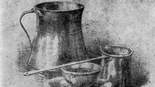 Ressam Ali Rıza Bey, kahvehaneleri, kahve ocaklarını, fincanlarını, cezvelerini, kahve dolaplarını ve seyyar kahvecilerini karakalem resmetmiştir.