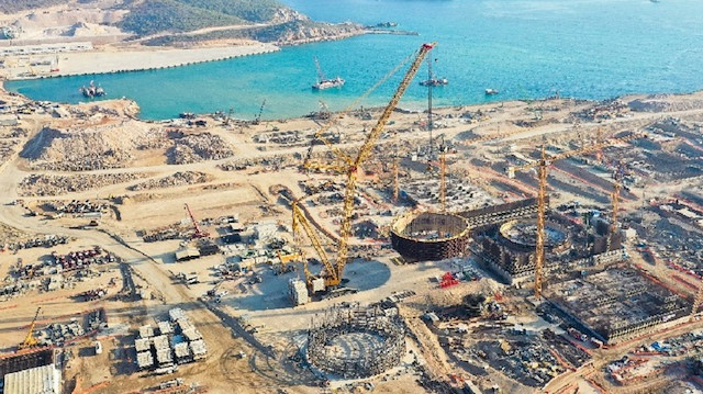 ​Üçüncü reaktör temelinin atıldığı Akkuyu Nükleer Güç Santrali projesini değerlendiren Enerji ve Tabii Kaynaklar Bakanı Fatih Dönmez, Türkiye’nin bu alanda geç bile kaldığına dikkat çekti.