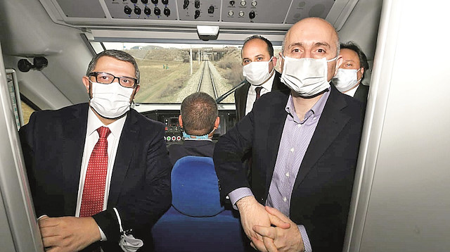 Karaismailoğlu, Ankara-Sivas hızlı tren hattını Yeni Şafak Gazetesi Genel Yayın Yönetmeni Hüseyin Likoğlu, Ankara Haber Müdürü Fazlı Şahan ve muhabirimiz Yasemin Asan ile test etti.