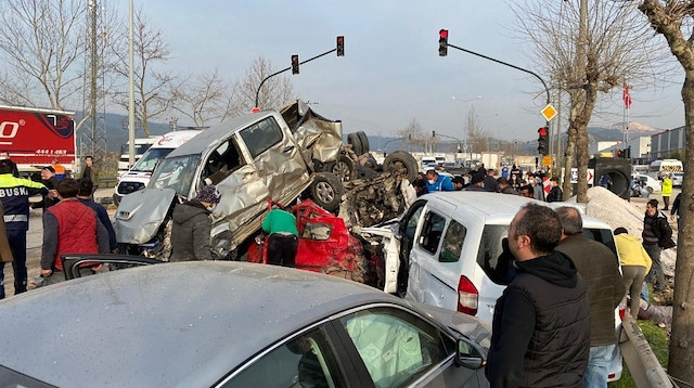 Bursa-Ankara yolunda zincirleme kaza: Freni boşalan TIR çok sayıda araca çarptı