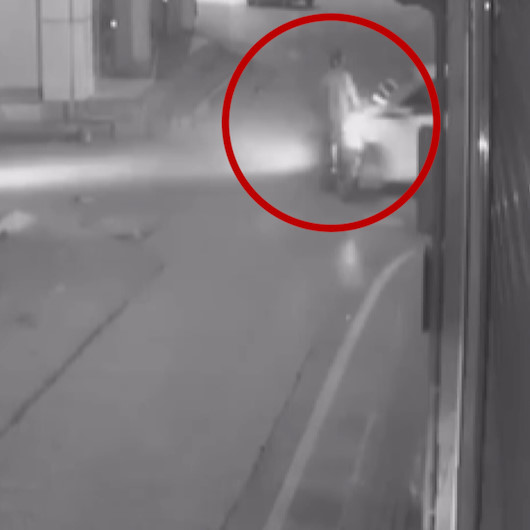 Polisten kaçan sürücü girdiği ters yolda motosikletliye çarptı