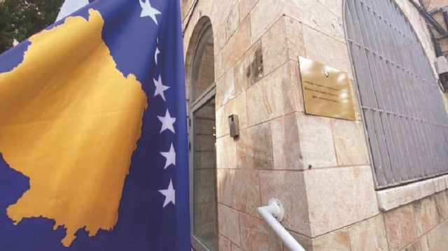 Dışişleri Bakanlığı, kararı kınarken, Kosova’daki Demokratik Türk Partisi de skandala tepki gösterdi.