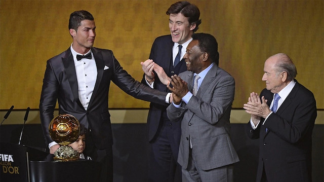 Pele ile Ronaldo ödül töreninde yan yana gelmişti. 