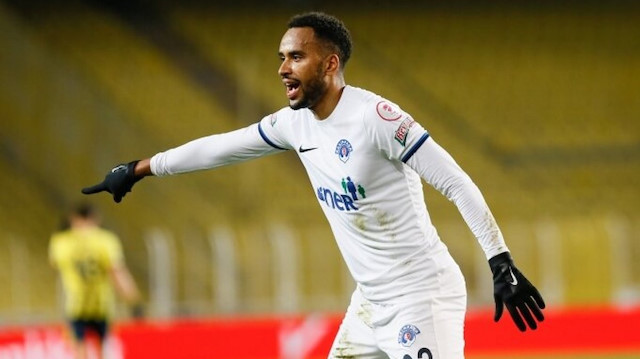 Bonservisi Anderlecht'te bulunan Thelin, Kasımpaşa'da kiralık olarak forma giyiyor.