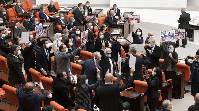 Vekilliği düşürülen HDP'li Gergerlioğlu'na CHP'li milletvekillerinden destek