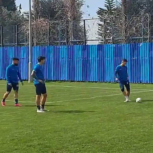 Adana Demirspor Çanakkale Türküsü eşliğinde antrenman yaptı