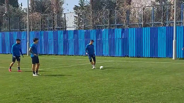 Adana Demirspor Çanakkale Türküsü eşliğinde antrenman yaptı