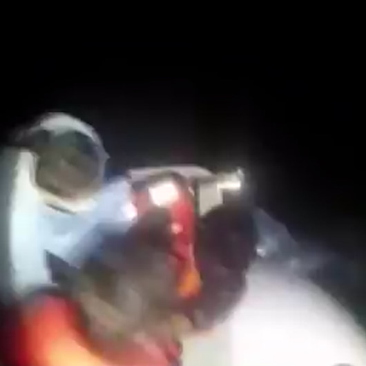 Yunanistan sahil güvenliği 7 göçmeni darp edip denize attı