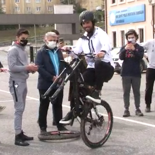 Kenan Sofuoğlundan bisikletle tek teker şovu