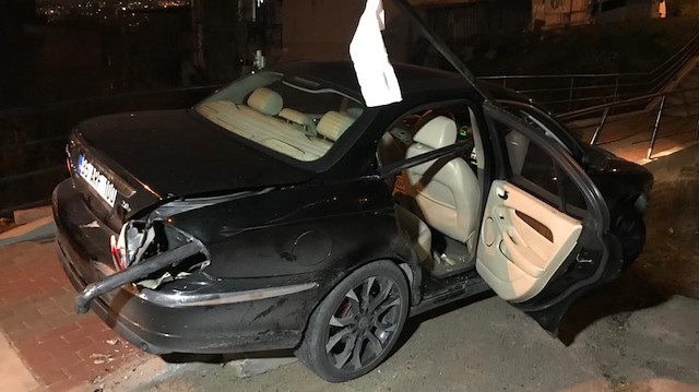 Polisten kaçarken kaza yaptı: Ön camdan giren korkuluk arka fardan çıktı